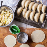 Filling gujiya